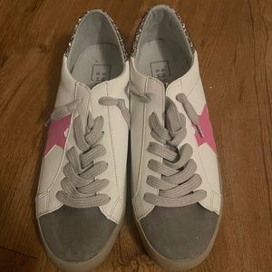 Shu shop size 9 tennis shoes white and pink paris
